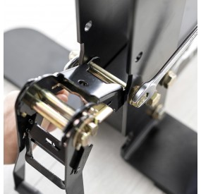 support structure for indoor slackline