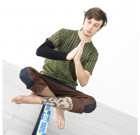 support structure for indoor slackline