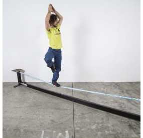 support structure for indoor slackline