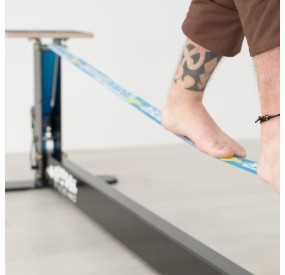 support structure for indoor slackline