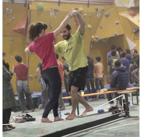 structure de support pour slackline intérieure