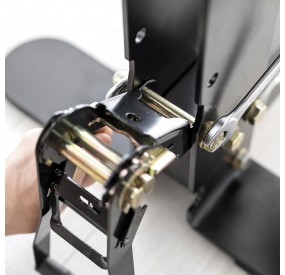 self-supporting structure with stretched wire and slackline