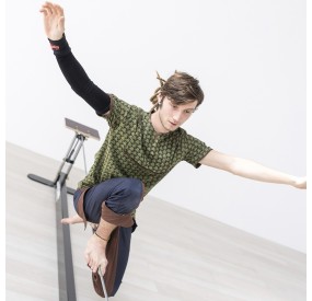 self-supporting structure with stretched wire and slackline