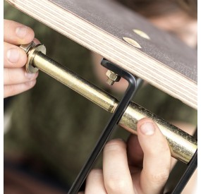 self-supporting structure with stretched wire and slackline